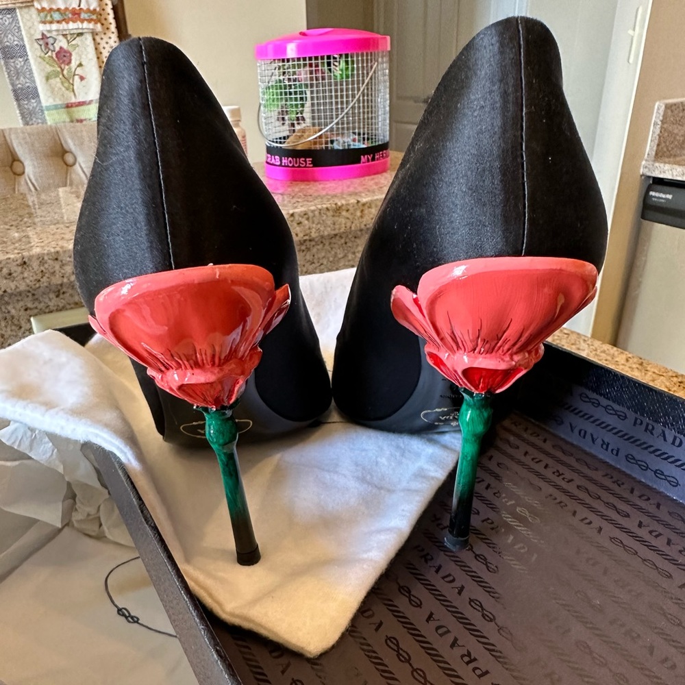 NWT Prada Black Open-Toed Pumps with Elaborate Rose Heel, Sized 38.5 - US Size 8